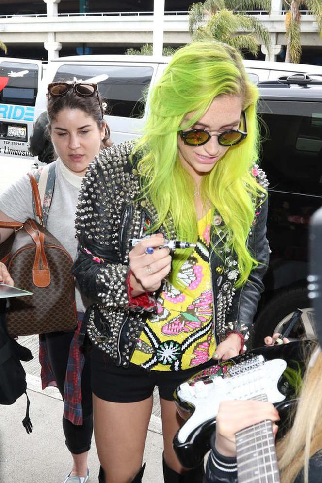 Kesha, zielone włosy