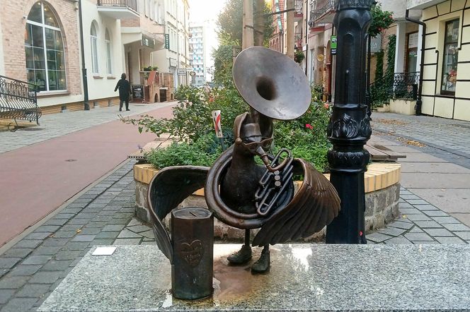 Rzeźby "Marianów" w Kołobrzegu