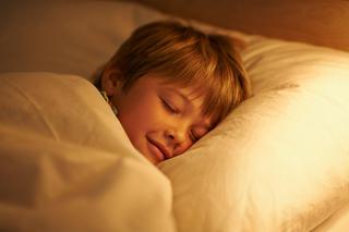 Dziecko przed snem to wulkan energii? Oto 5 aktywności, które pomogą mu zasnąć