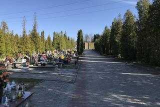 Ten cmentarz na Śląsku jest otwarty. Mieszkańcy odwiedzają groby bliskich