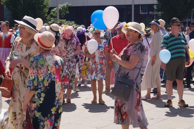 Radosna Parada Kapeluszowa 2023 przeszła ulicami Bydgoszczy! [ZDJĘCIA]