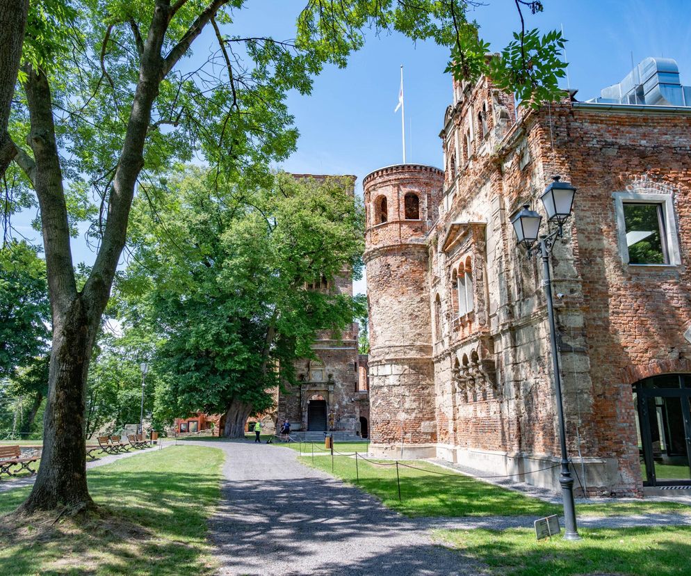 Zamek w Tworkowie - rezydencja, która spłonęła dla pieniędzy. Jego ruiny wciąż fascynują