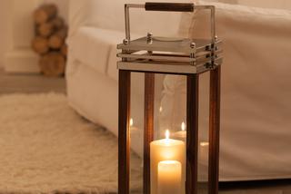 Lampion na świece z drewnianymi elementami