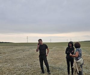 Akcja na polu, gdzie znaleziono Wampirkę z Pnia. Młodzi chodzili z detektorami, niedługo wracają tam archeolodzy