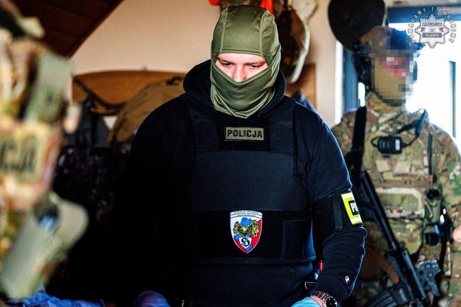 Śląska policja poluje na mafię śmieciową. Kolejne osoby zatrzymane. Zarzuty dla 105 osób