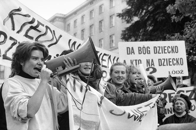 Protest przeciwko zaostrzeniu prawa do aborcji na skwerze pod Sejmem, 29 września 1990