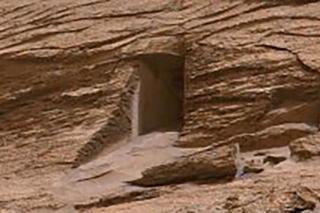 Dokąd prowadzi to wejście? Łazik Curiosity odkrył je na… Marsie!