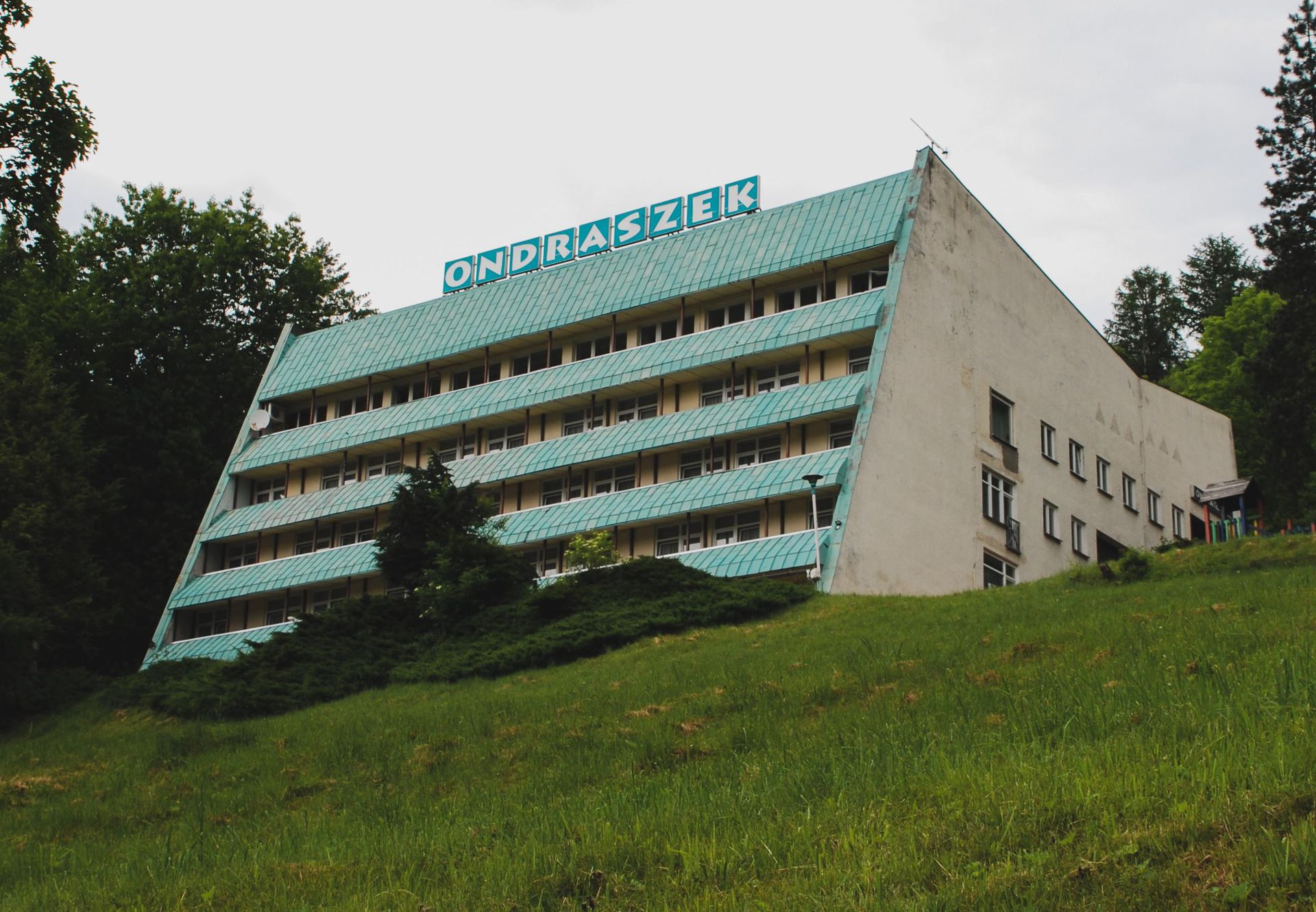 Modernizm w Ustroniu - co zwiedzić? Zdjęcia socmodernistycznych budynków