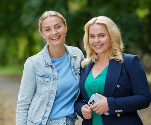 Przyjaciółki 20 sezon odc. 242. Inga (Małgorzata Socha), Anka (Magdalena Stużyńska)