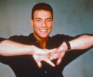  Jean-Claude Van Damme może mieć poważne kłopoty. W tle handel ludźmi 