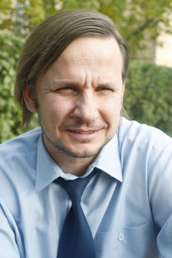 Bartłomiej Topa: Szlachcic z manią wielkości w serialu "1670", a w życiu wzór czułości i troski