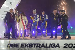 Ceremonia wręczenia trofeum po finale PGE Ekstraligi. Tak cieszył się PRES Toruń!