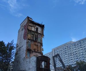 Rozbiórka kamienicy na Woli znanej z filmu Barei