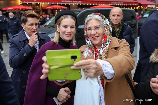 Marta Nawrocka w Paryżu. Postawiła na francuski styl