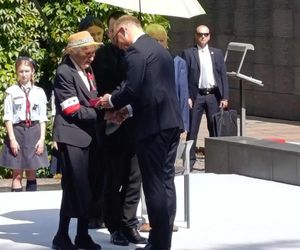 81. rocznica Powstania Warszawskiego. Prezydent Duda wręczył odznaczenia powstańcom