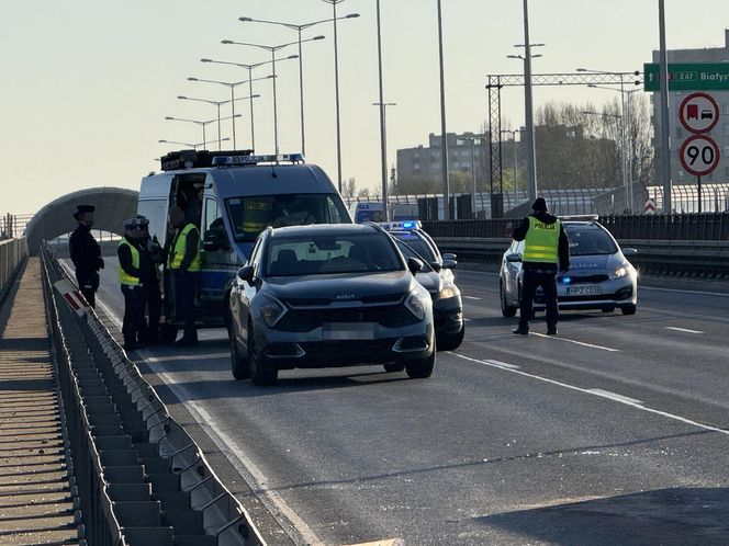 Śmiertelny wypadek na S8! Jedna osoba nie żyje po zderzeniu trzech ciężarówek 