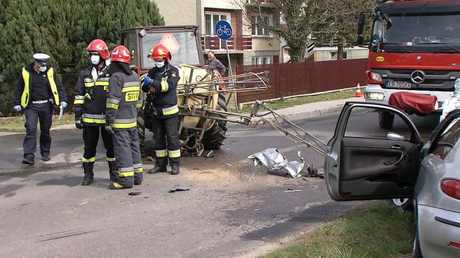 Świebodzin. Młody kierowca wyprzedzał ciągnik i UDERZYŁ w betonowy przepust!