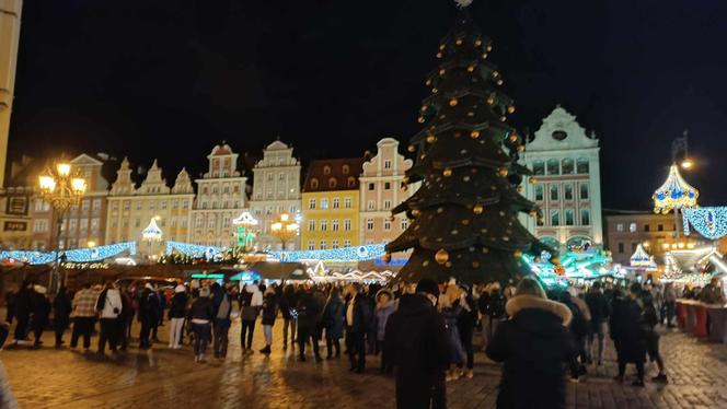 Tłumy na otwarciu Jarmarku Bożonarodzeniowego 2023 we Wrocławiu. Zobacz zdjęcia!