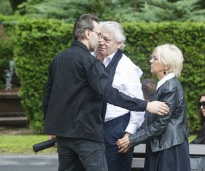 Pogrzeb Joanny Kołaczkowskiej. Tak pożegnali ją przyjaciele z kabaretu. Borek płakała jak uczennica