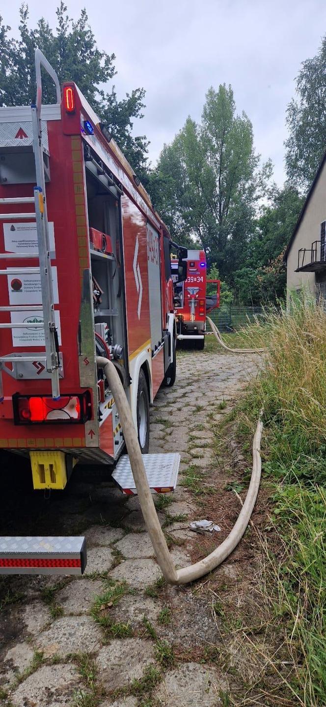 Na niebie widoczne były kłęby dymu. W Bielsko-Białej paliły się wraki samochodów