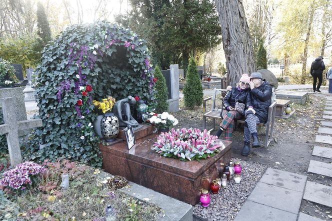 Przy grobie Kory czuwają najbliżsi