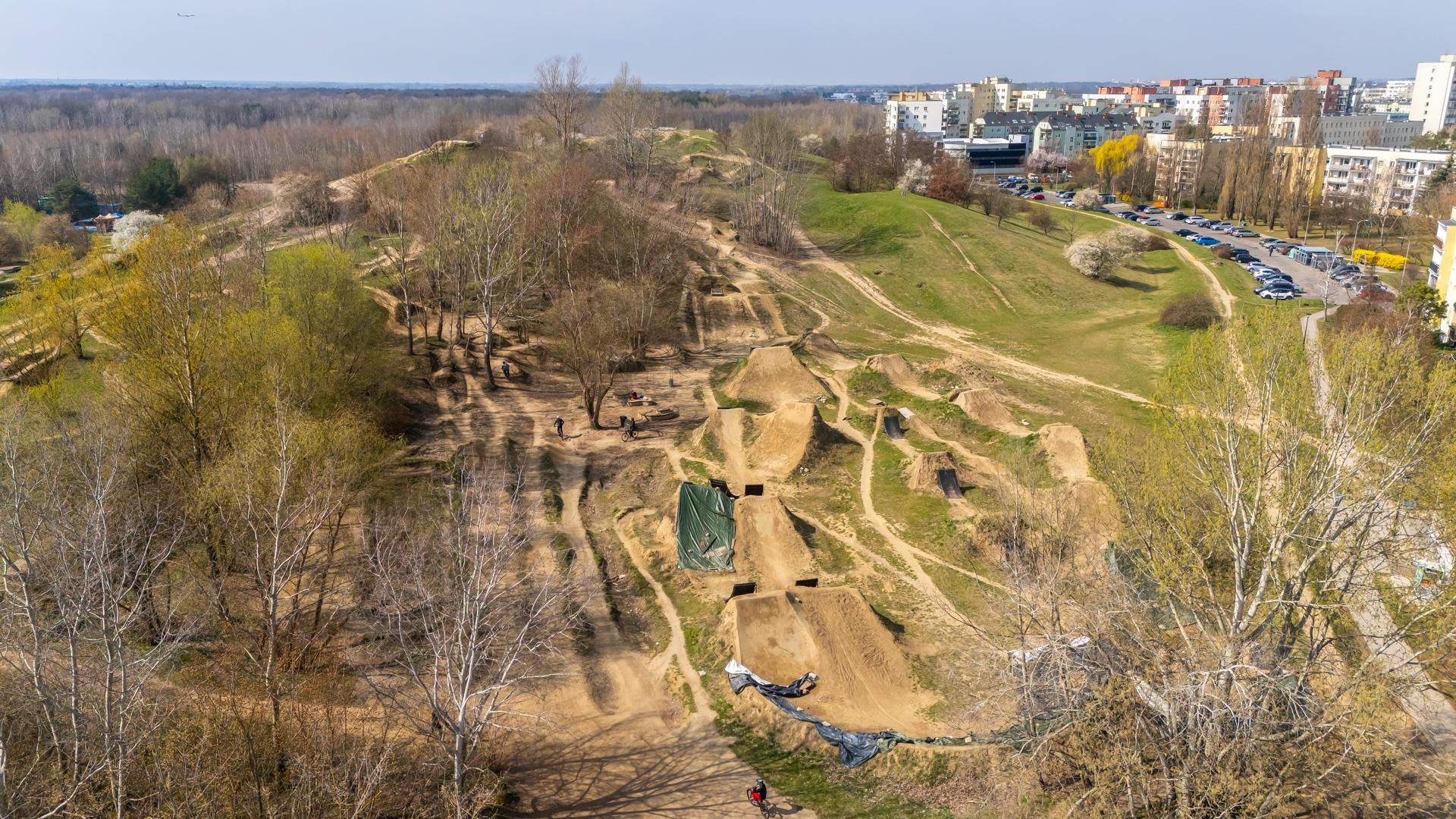 Tor kolarski do dirt jumpingu i kolarstwa górskiego, park im. Cichociemnych Spadochroniarzy AK