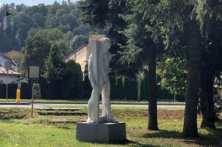 Afera w Sanoku. W miejsce „obscenicznych rzeźb” chcą postawić figurki Maryi