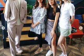 Barwy szczęścia po wakacjach 2023. Kajtek (Jakub Dmochowski), Oliwka (Wiktoria Gąsiewska), Kamila Lakomicka