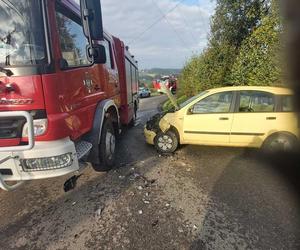 Powiat tarnowski. Zderzenie czołowe osobówki z wozem strażackim