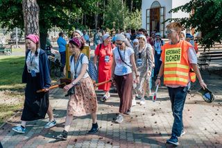 Pątnicy zmierzają „Prawosławnej Częstochowy” w małej wsi w woj. lubelskim