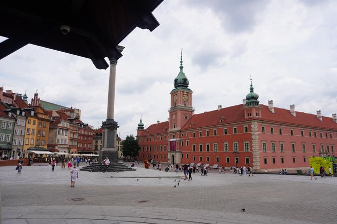 Wejście od strony placu Zamkowego