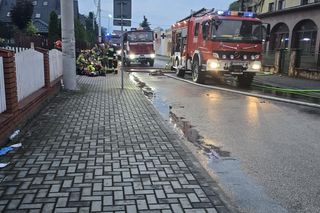 Nocny pożar hotelu w Nowym Brzesku. Z żywiołem walczyło ponad 100 strażaków 