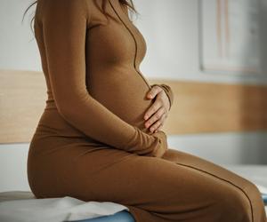 Czekał z ciężarną żoną 8 godzin na SOR-ze, w końcu puściły mu nerwy. Teraz przeprasza 