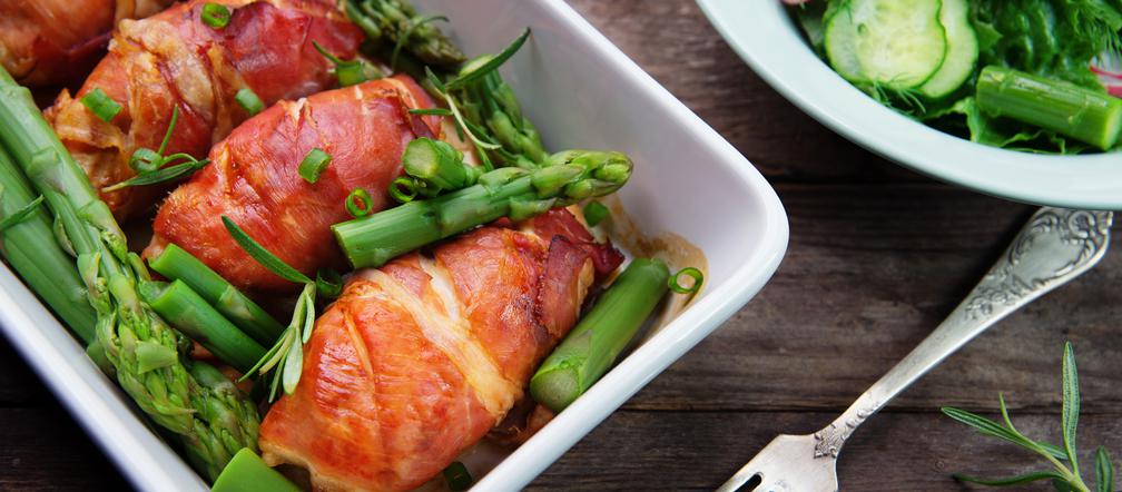 Pierś kurczaka pieczona w boczku