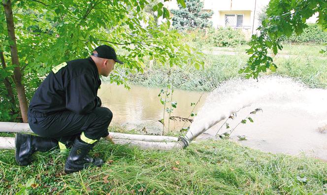 Warszawa walczy ze skutkami burzy ZDJĘCIA