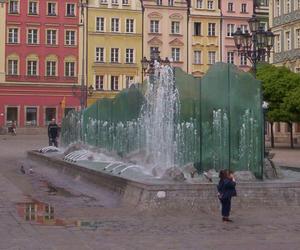 Fontanny we Wrocławiu znowu działają. Kiedy włączą fontannę na Rynku?