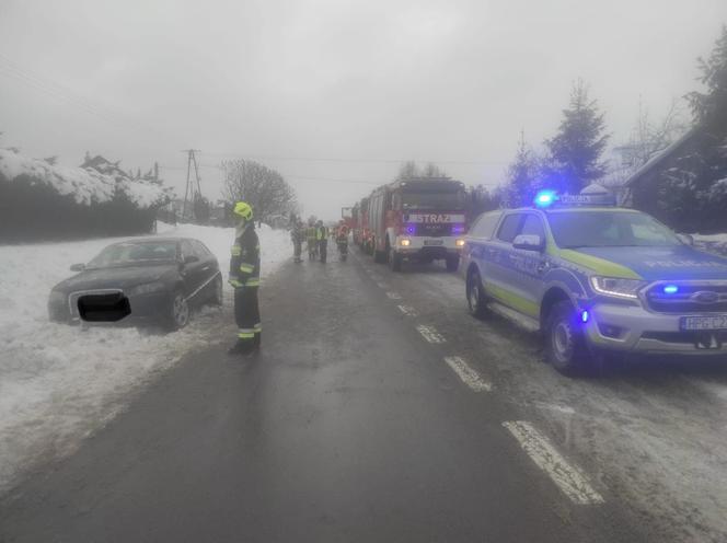 Zabłędza. Dachował w przydrożnym rowie, a nie mogli nigdzie go znaleźć. Tajemnicze zniknięcie kierowcy