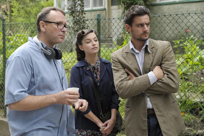 CZAS HONORU 5 - zdjęcia z planu. Reżyser Michał Rosa, Agnieszka Więdłocha (Lena), Antoni Pawlicki (Janek)