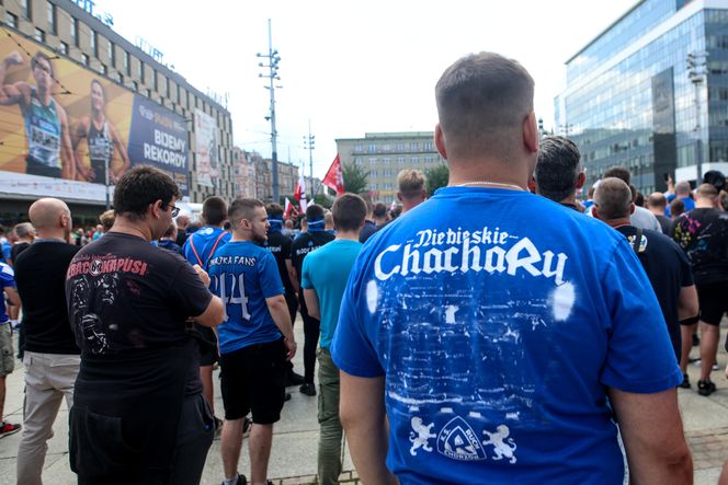 Protest przeciwko imigrantom.Tysiące kibiciów na ulicach Katowic