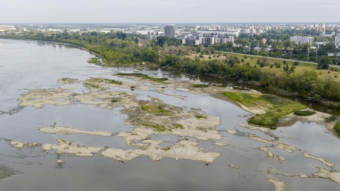 Wisła wysycha. Tak źle nie było nigdy w historii. Zdjęcia z lotu ptaka obrazują skalę suszy