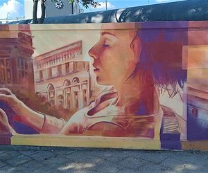 Street art przy siedzibie policji. Nowy mural na Pogodnie ostrzega przed ważnym problemem