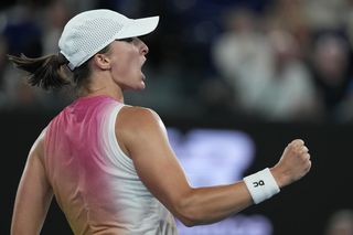 O której gra Iga Świątek dzisiaj z Mirrą Andriejewą ćwierćfinał WTA w Dubaju? Kiedy mecz?