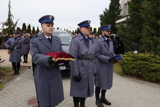 Ostatnie pożegnanie mł. asp. Artura Tomczaka z komisariatu w Żabnie