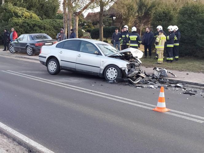 Wypadek w Ambrożowie! Zderzyły się trzy auta, ruch odbywa się wahadłowo