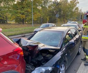 Karambol na ul. Łódzkiej! Zderzyło się kilka samochodów, dzieci w szpitalu