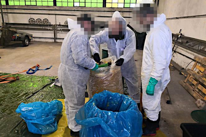 Gigantyczny przemyt z Ekwadoru. Kokainę ukryli w pulpie ananasowej 