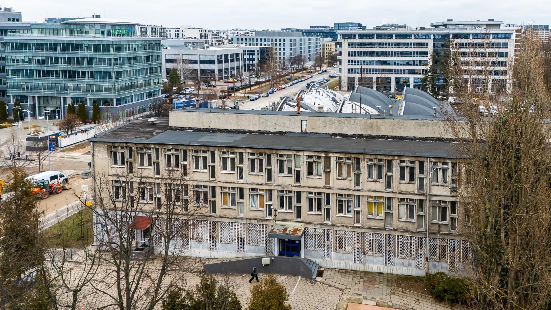 Zabytkowa hala na Suwak 4 w Warszawie