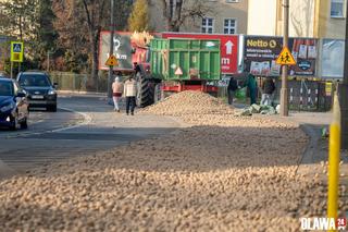 Ziemniaki zasypały całą ulicę Krutowskiego 