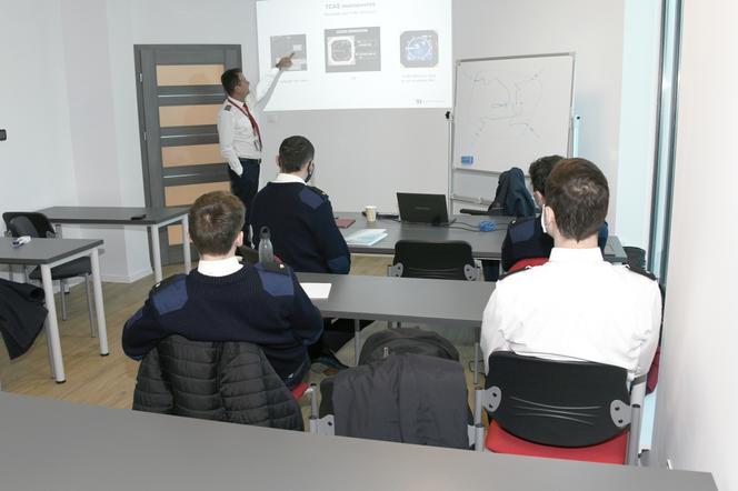 Szkolenia pilotów w Łodzi! Stary terminal uzyskał nowe życie! Zaczyna działać szkoła pilotów Bartolini Air