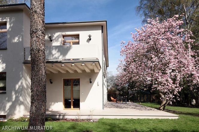 Płytki kamienne na taras. Wytrzymałe i estetyczne wykończenie tarasu